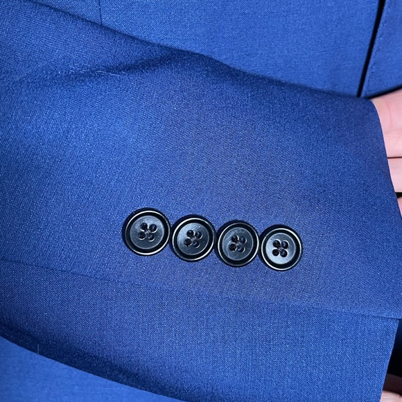 Brooks Brother wool Milano Fit suit Fall'17 barely worn.  Size U.S.A. 44R - Picture 2 of 16